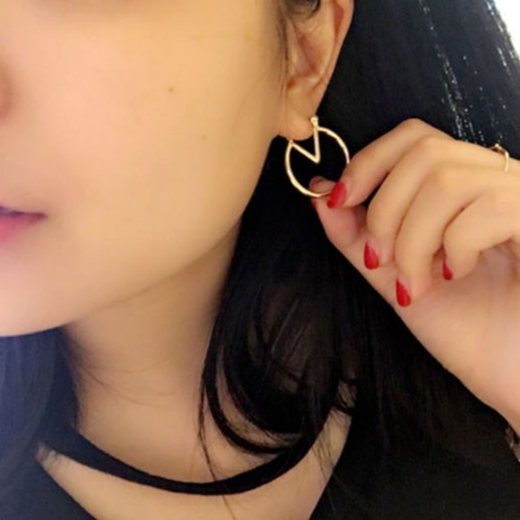 Earrings Hoop V Gold - Picture 4 of 4